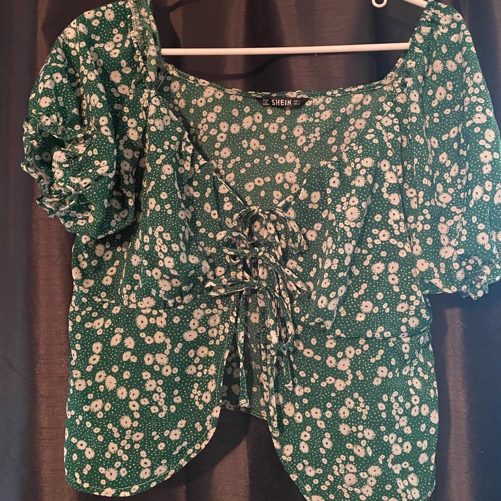 Green floral tied cropped top